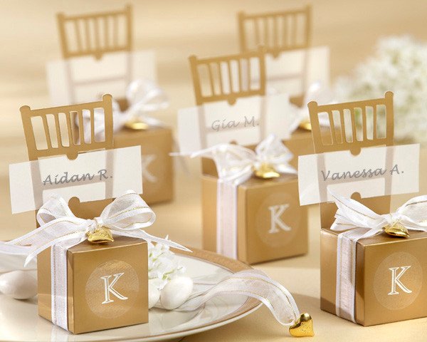 What do I give as wedding favors?