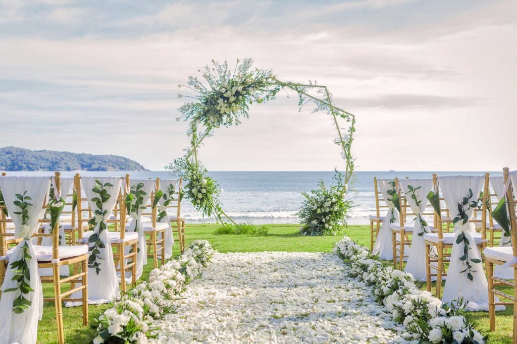 What are the benefits and drawbacks of having a destination wedding?